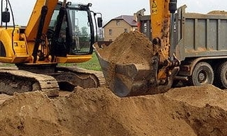 Выкопать яму экскаватором в Соль-илецке от 948 руб. - 2Землекопа-Сои