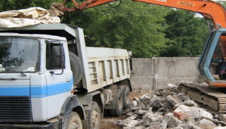 Вывоз строительного мусора с участка в Соль-илецке недорого от 1580 руб. | 2Землекопа-Сои